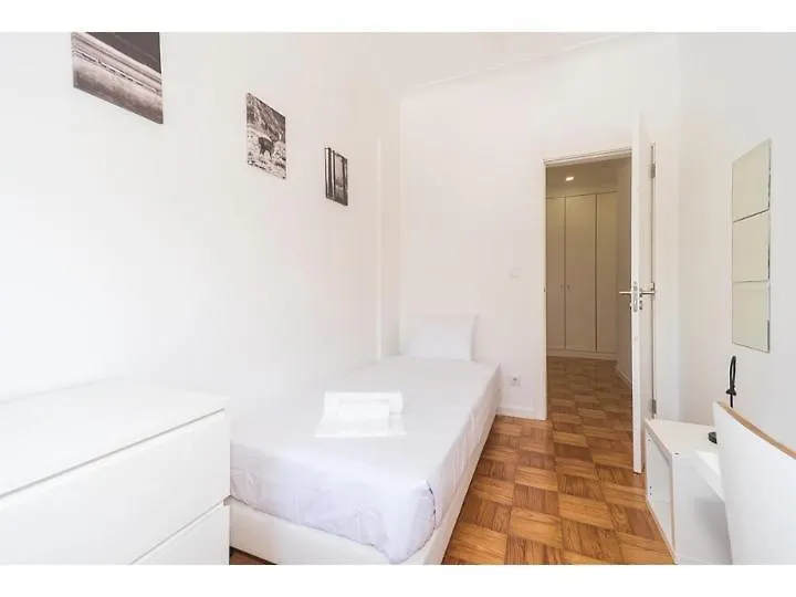 Houze_4 Room Flat In Central Lisboa 0*,  Portugal